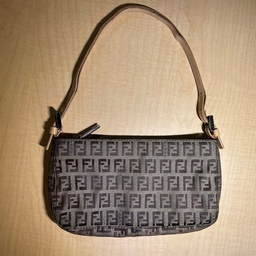 RARE VINTAGE FENDI SHOULDER BAG
Used + worn in